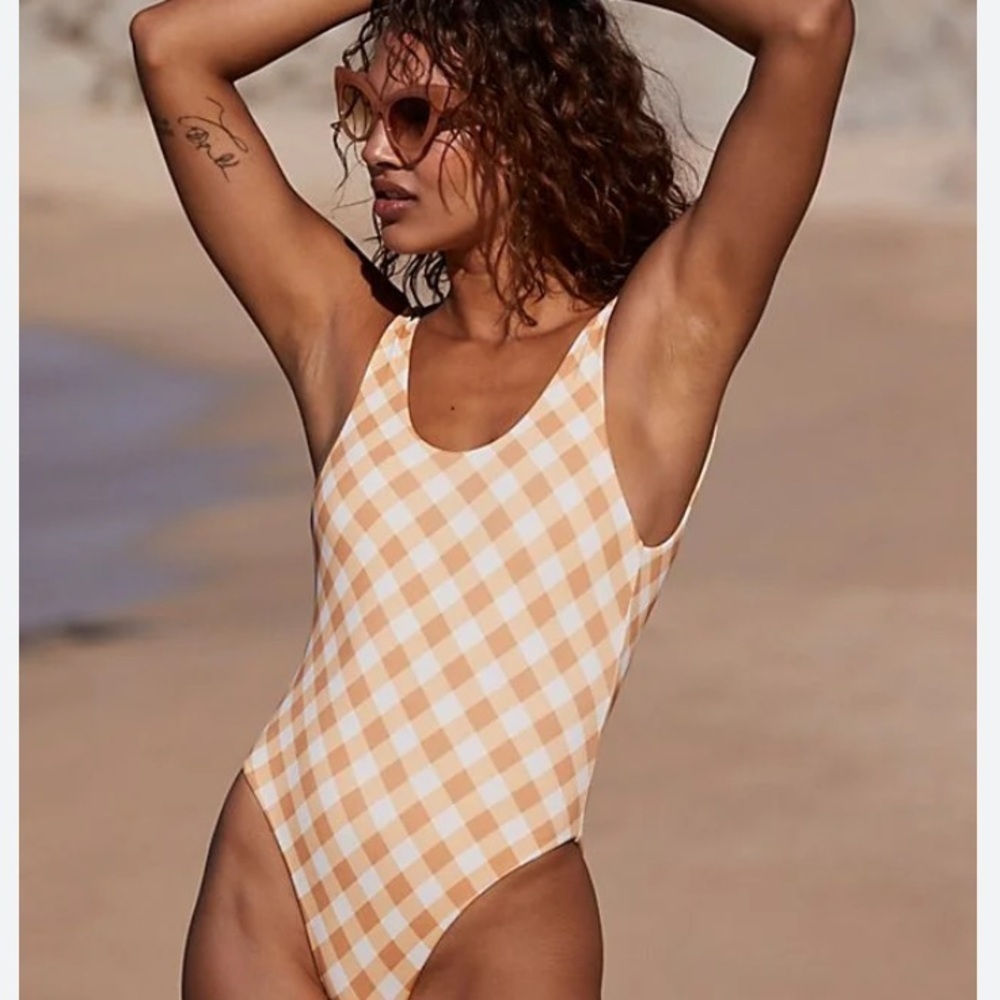 TOAST SWIM SIGNATURE SCOOP ONE PIECE - M new with tags